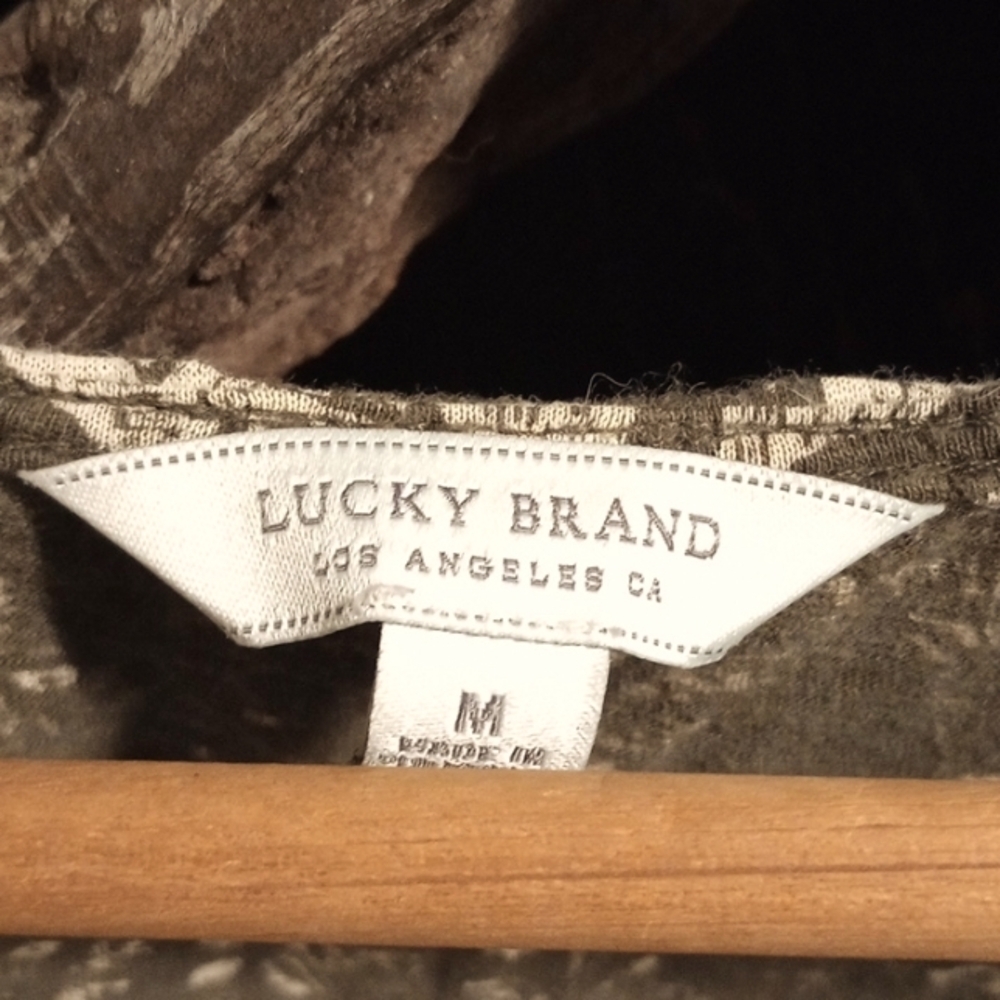 Lucky Brand lightweight tank top size medium. Army green and white